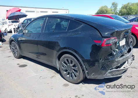 2022 Tesla Model Y Long Range Dual Motor All-Wheel Drive z USA, uszkodzony, nr VIN 7SAYGAEEXNF313769